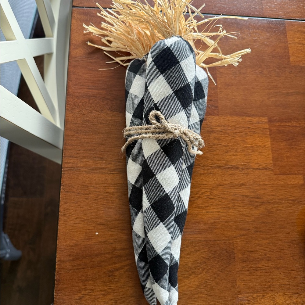 Black & White Buffalo Check Fabric Carrot Décor